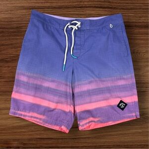 American Eagle Men’s 9.5” Swim Trunks. Size Medium